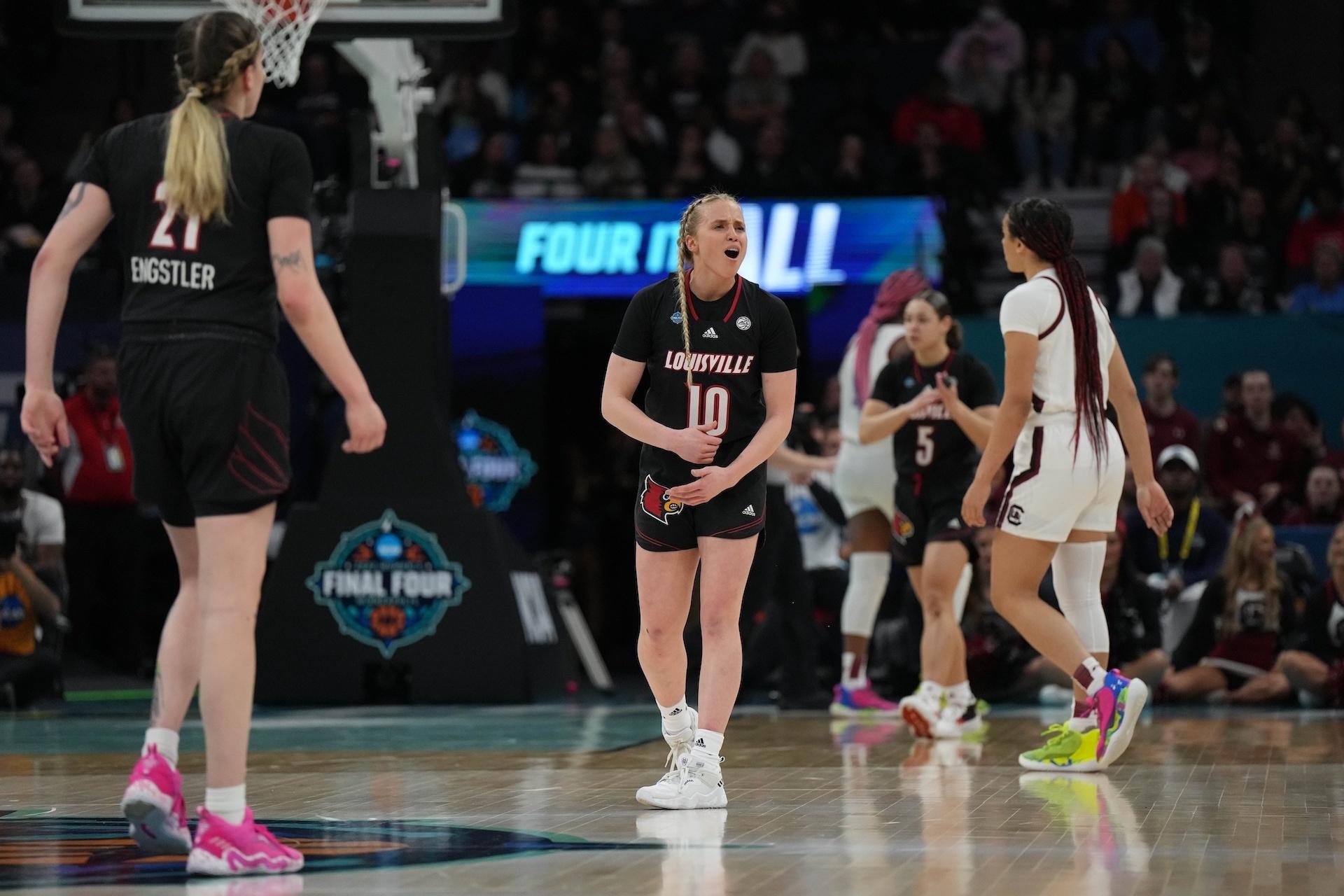 South Carolina leads Louisville despite Cardinals rally