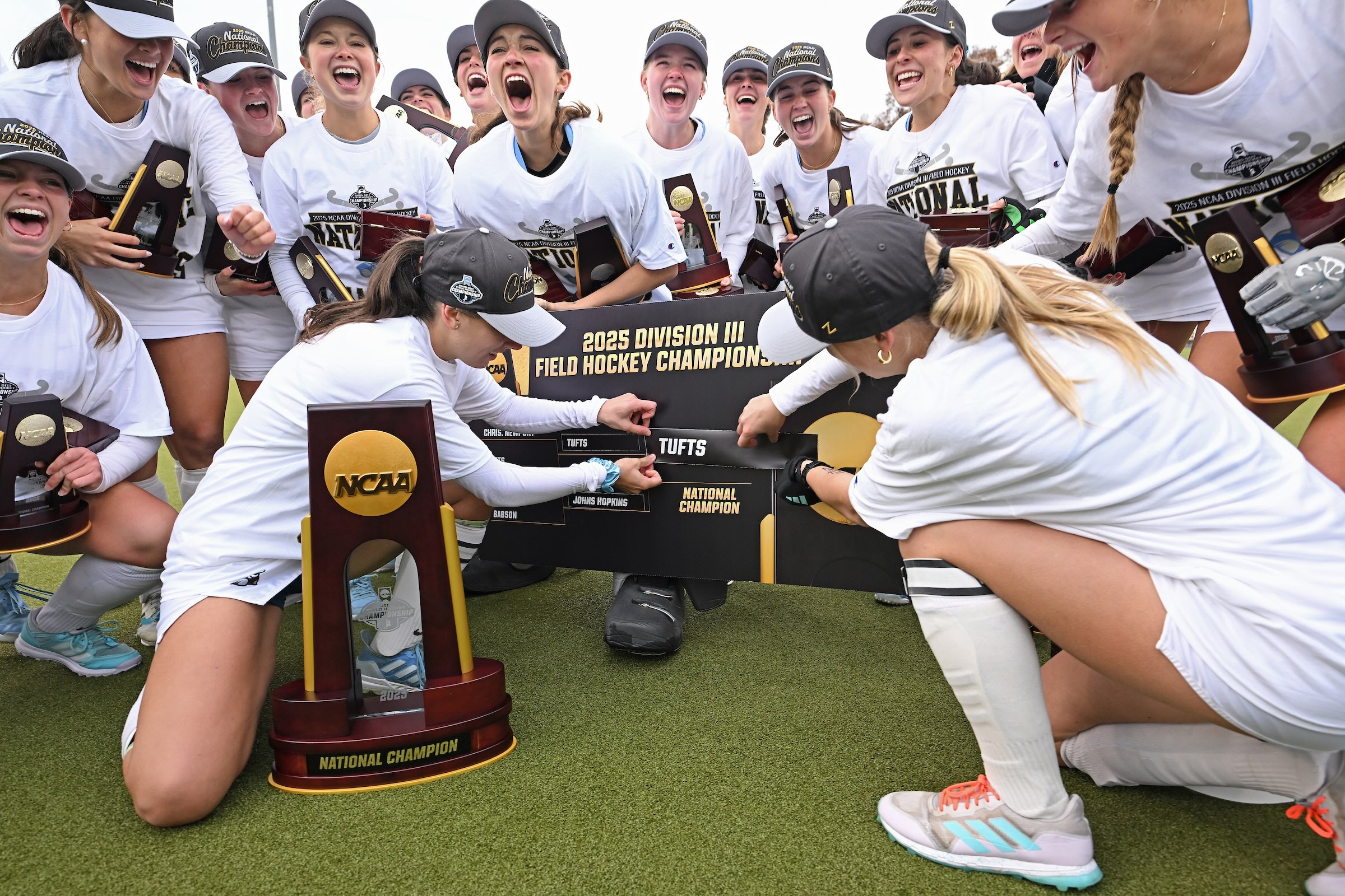 Tufts wins 2025 DIII field hockey championship